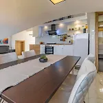 Premium Pina Διαμέρισμα *